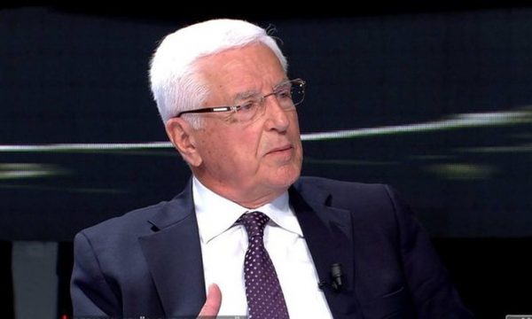 Neritan Ceka: Në vitin ’97 më drejtuan pistoletën në kokë, shpëtova se nuk shkrepi