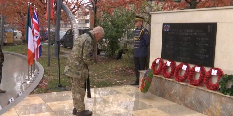 Përkujtohen 14 ushtarët britanikë që humbën jetën në Kosovë
