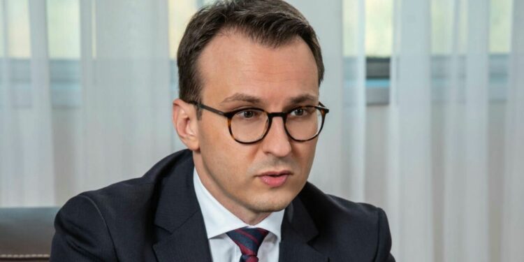 Para zgjedhjeve Petkoviq u premton serbëve të Kosovës, para, punësime e investime