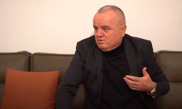 Geci: Adem Jashari kurrë s’ka folë për fe, as s’është falë e as s’ka agjëru – kemi pi birra pas një aksioni