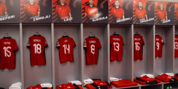 Gjithçka gati për ndeshjen, Shqipëria luan sonte me fanellat tradicionale