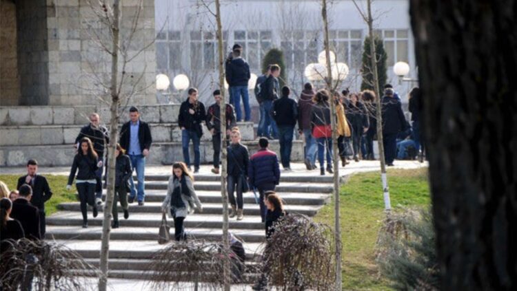 Papunësia dhe mungesa e meritokracisë, shqetësime kryesore të studentëve në Shqipëri dhe Kosovë