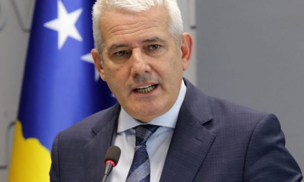 Sveçla: Kemi blerë më shumë autoblinda sesa që kemi gjetur në gjithë historinë e Policisë së Kosovës