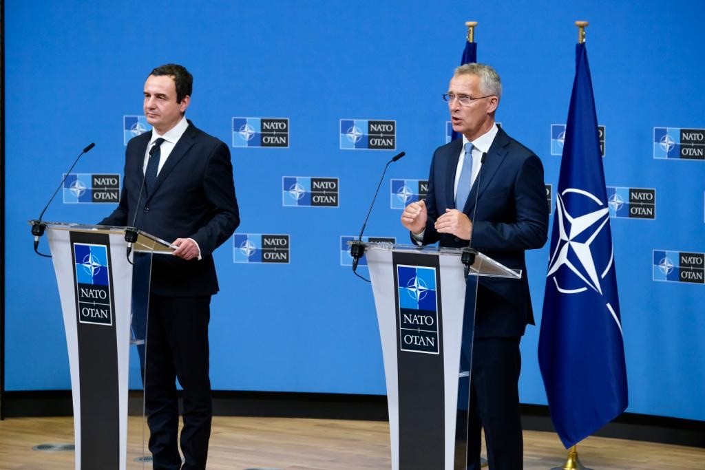 Kurti: Vizita e Stoltenbergut në Kosovë demonstron përkushtimin e vendosur të NATO-s për sigurinë tonë