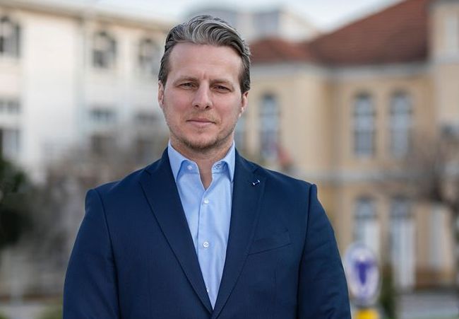 Arifi shpërthen ndaj Bislimit: I dështuar, zhvatës i parasë publike, e more leksionin