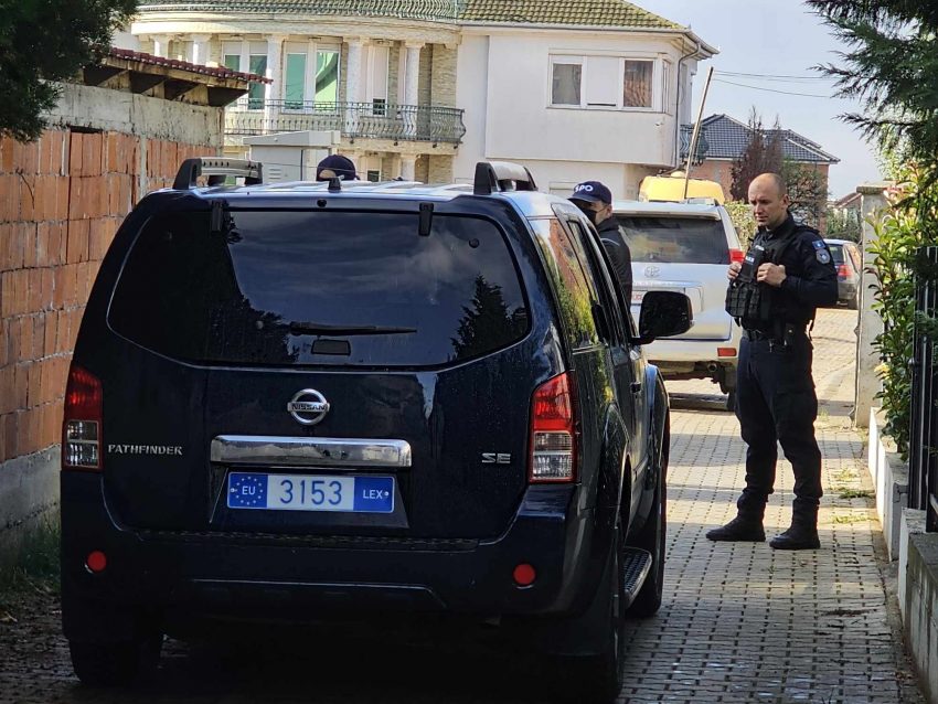 Përfundon bastisja në shtëpinë e ish-këshilltarit të Thaçit
