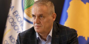 Kryetari i Naftëtarëve: Ka lëvizje të çmimeve të naftës, çmimi real do të duhej të ishte 1 euro për litër