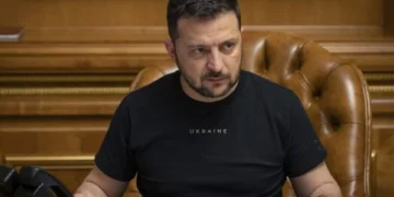 Presidenti Zelenskyy paralajmëron rrezikun e Luftës Globale në Forumin e Paqes në Paris