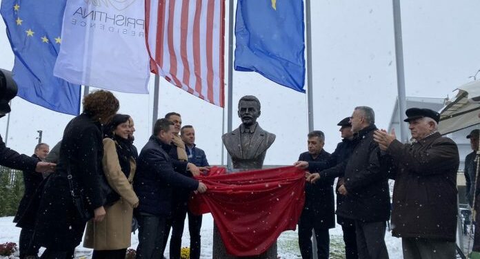 Inaugurohet busti i heroit kombëtar, Hasan Prishtina në kryeqytet