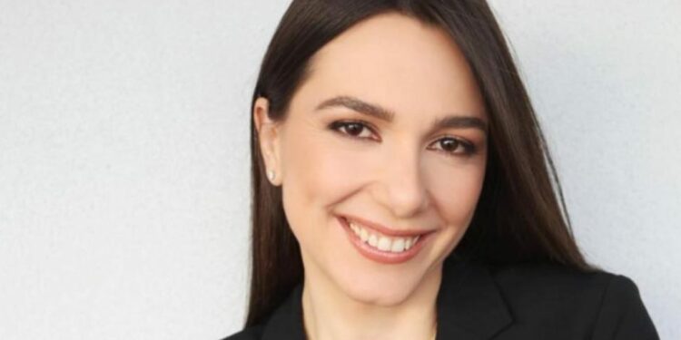 Edit Shkreli – gjyqtarja e parë shqiptare në New York, në Gjykatën Civile në Bronx