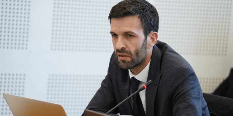 Martesat e gjinisë së njëjtë – Rrahmani garanton: Kjo çështje nuk vjen më në Kuvend