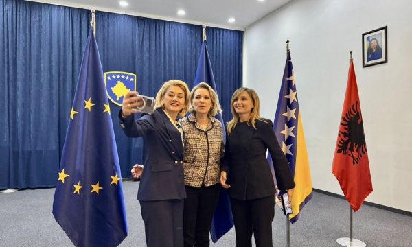 Mimoza Kusari pas takimit me homologët rajonalë: Po forcojmë rrugëtimin tonë drejt BE-së