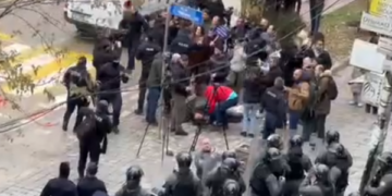 Përplasja PSD-Polici, një gazetar shihet i shtrirë para hotelit ku po qëndron Trëndafilova