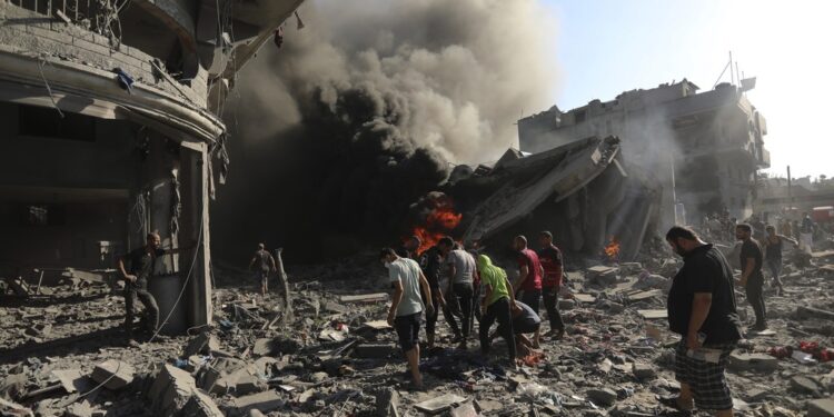 Mbi 10 mijë e 300 njerëz të vrarë në Gaza – mbi 4 mijë janë fëmijë