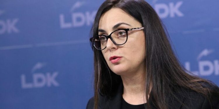 Lushaku- Sadriu: Qeveria po bën fushatë propaganduese me gratë viktima të dhunës, paaftësia e tyre është e dëmshme