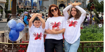 Edona Llalloshi uron 28 Nëntorin me fotografi bashkë me fëmijët