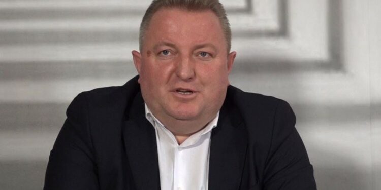 Berisha: Draft-Statuti i Zajednicës është kushtetutë e Serbisë për ndarjen e territorit të Kosovës