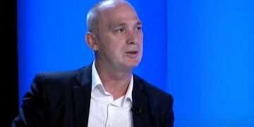 Humolli: Kurti të japë dorëheqje dhe vendi të shkojë në zgjedhje të reja