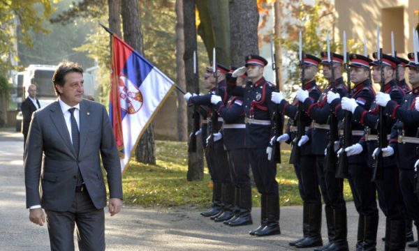 Propaganda e re e Serbisë: Armët e sekuestruara nga emigrantët në kufi me Hungarinë, vijnë nga Kosova