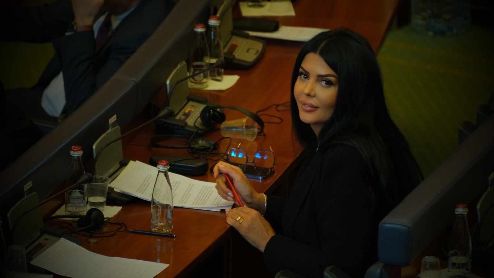 Deputetja Krasniqi për raportin e KE: ky raport mund të quhet raporti i faktimit të regresit