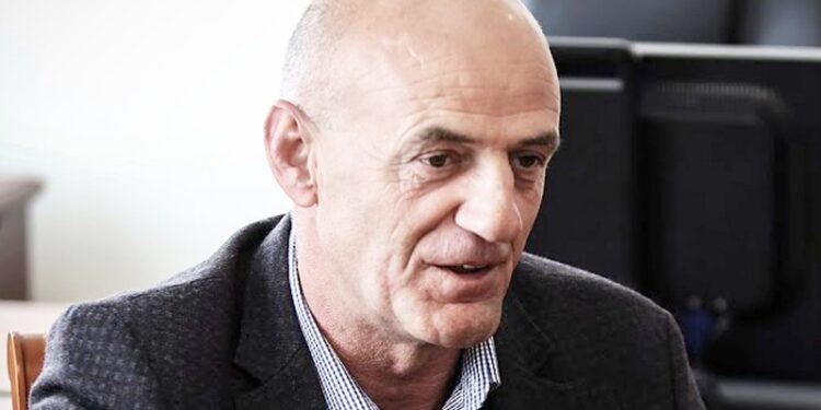 Kastrati: Rreth 1,800 veta të trajnuar ushtarakisht nga Serbia në veri, presin detyra të nga Beogradi