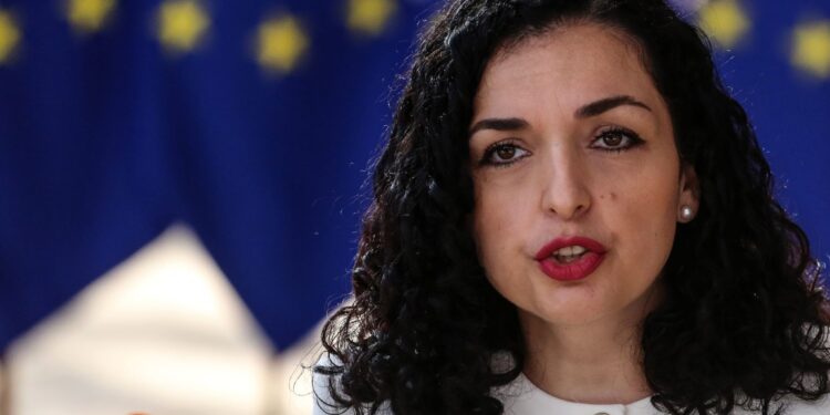 Osmani: Djegia e veturës së nënkryetares së Leposaviqit synon të frikësojë serbët vendas