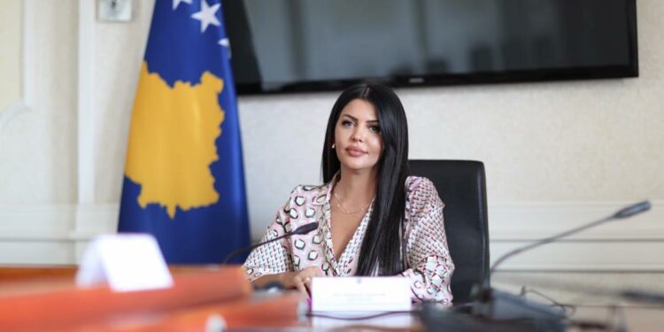 Krasniqi për zvarritjet në magjistralen Prishtinë-Mitrovicë: Veç mashtrim, ndryshe nuk mund të quhet kjo