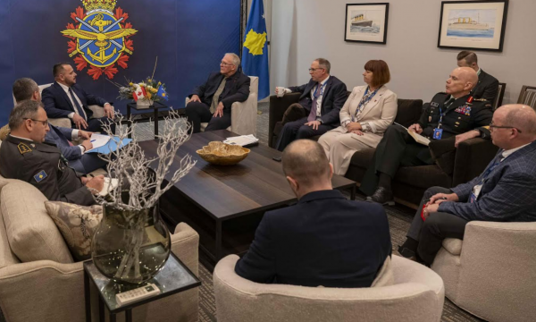 Maqedonci takon ministrin kanadez të Mbrojtjes, flasin edhe për çështje të sigurisë në Kosovë