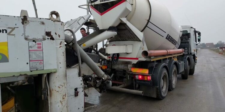 Tragjike: Vdes një punëtor i fabrikës “Linda Group”, ra në makinën për përzierjen e betonit