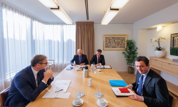 Katër faktorët që do të ndikojnë në dialogun ndërmjet Kosovës e Serbisë, ndër to edhe mandati i Lajçakut