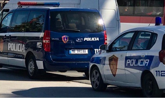 I merrte armët në Kosovë për t’i shitur në Shqipëri, arrestohet 44-vjeçari në Tiranë