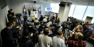 Raporti i BE: Shqetësim për sulmet, kërcënimet, fushatat shpifjeve publike dhe gjuhën e urrejtjes ndaj gazetarëve