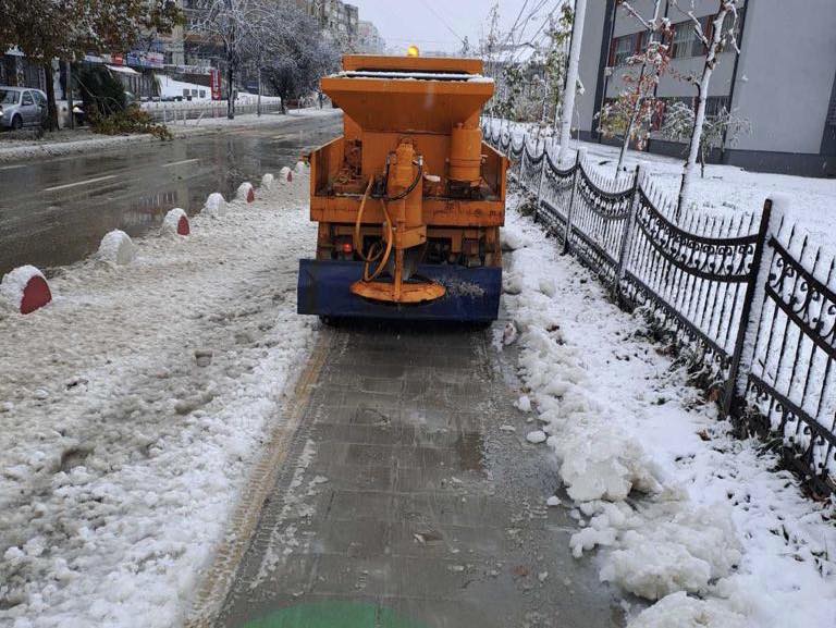Bora mbulon Prishtinën, Rama: Po kujdesemi që rrugët tona të jenë të pastra, keni kujdes gjatë ngasjes!