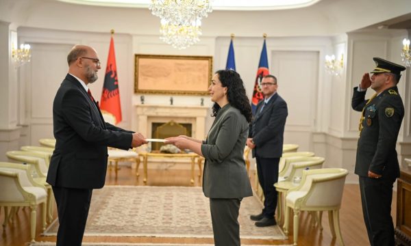 Osmani pranoi letrat kredenciale nga ambasadori i ri i Shqipërisë, Petrit Malaj