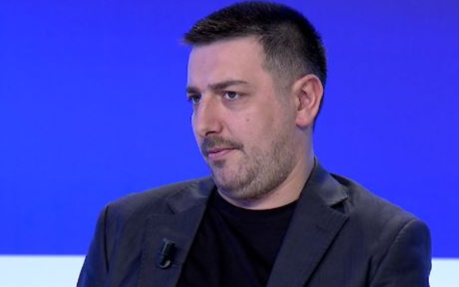 Syla pyet qytetarët: Po ku jeni o poplli i Albin Kurtit, a u ngitë Vetëvendosje?