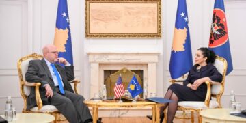 Osmani pret në takim ambasadorin Hovenier – temë diskutimi zhvillimet e fundit në vend