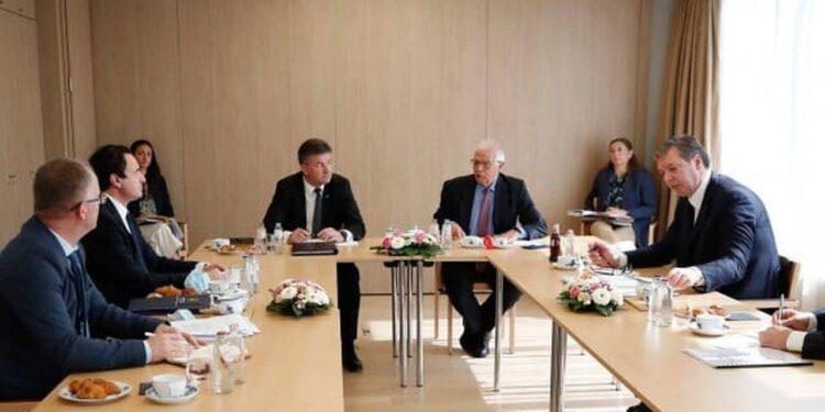Kosova dhe Serbia të enjten përballen në tavolinën e diskutimeve në Bruksel