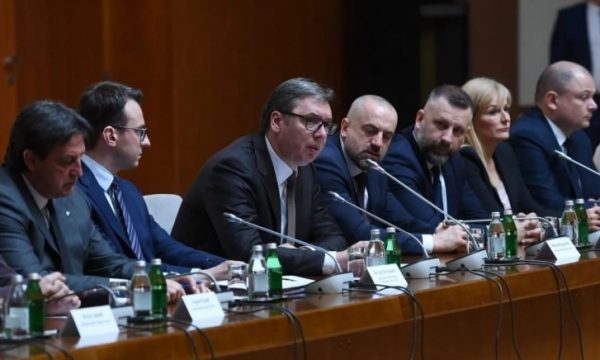 Bojan Elek: Ka lidhje të pamohueshme politike ndërmjet Radoiçiqit dhe lidershipit në Serbi