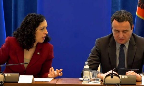 “E pse po nervozohesh, unë veç të veta”, rikthehet në humor biseda e “tensionuar” mes Osmanit dhe Kurtit