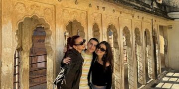 Dua Lipa me familje feston Krishtlindjen në Indi