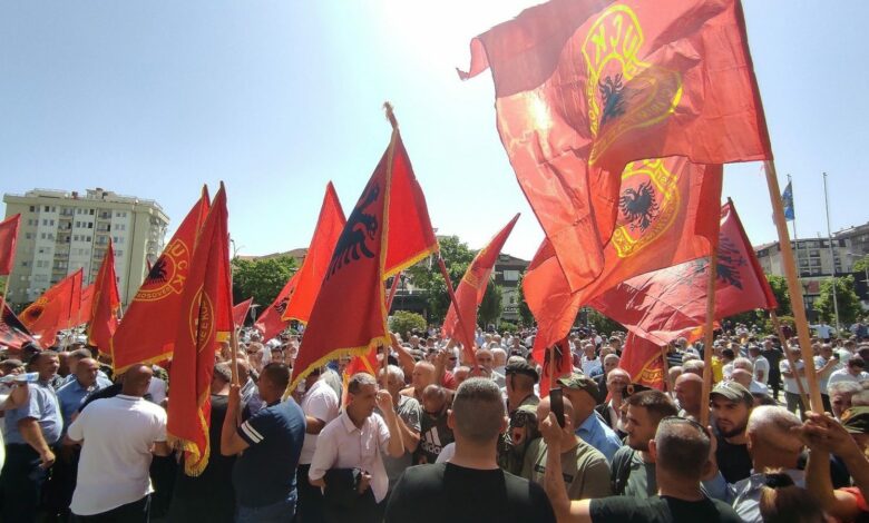 OVL-UÇK: Qeveria po shkel mbi gjymtyrët e invalidëve dhe gjakun e dëshmorëve!