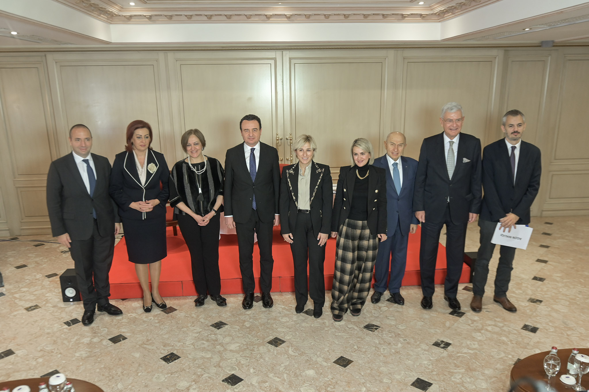 Kurti u bën thirrje 5 vendeve të BE-së që ta njohin Kosovën
