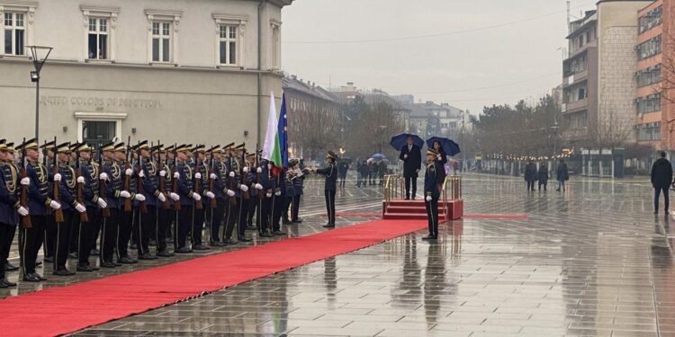 Osmani e pret me ceremoni shtetërore homologun bullgar, Rumen Radev