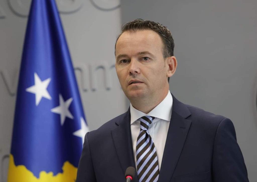 Peci: Partia e dytë sipas sondazheve nuk është as PDK-ja dhe as LDK-ja