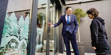 Abdixhiku fton në zyrat e LDK’së vajzën që do t’i ndihmojë nënës së saj duke vizatuar: Na i mori zemrat, ta përkrahim këtë artiste