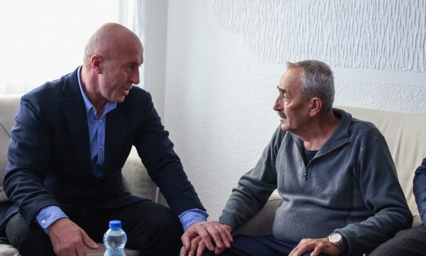 E pamja për Liridonën te familja në Rracaj të Gjakovës, Haradinaj publikon fotografi me babanë e saj