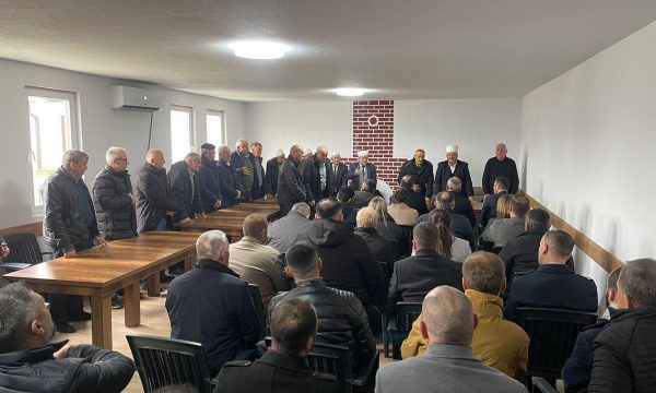 Abdixhiku shkon për ngushëllime te familja e Liridonës: Vrasja e Liridonës na ka tmerruar të gjithëve