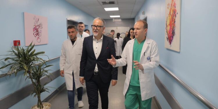 Ministri Vitia: Nis investimi në Klinikën e Kardiokirurgjisë, mbi 750 mijë euro vlera e investimit