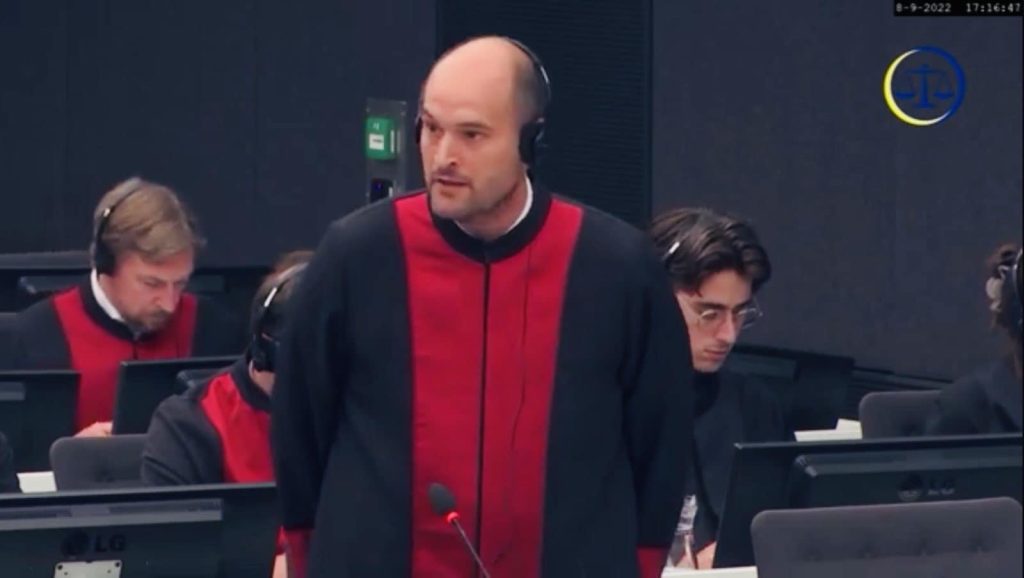 Vdes avokati i Kadri Veselit dhe dikur i Ramush Haradinajt, Andrew Strong
