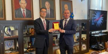 UP-ja njofton për takimin e Rektorit Qerimi me “Shefin e Zyrës së Ambasadës së Kinës në Prishtinë”